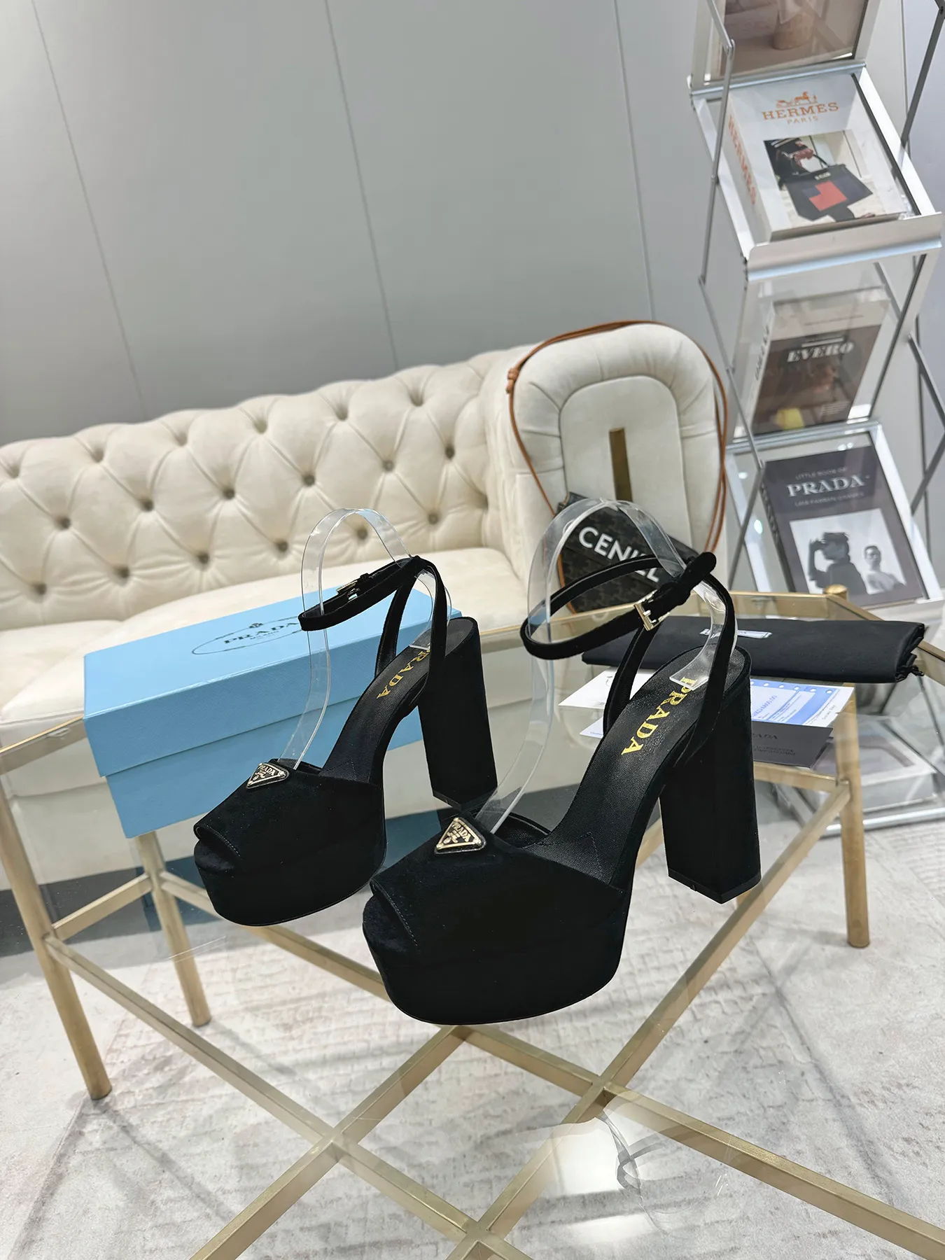 👟👟Ex-factory price 600👟👟 (imitation leather bottom-20) New arrival 👉Ready stock👈Remove the original board and make a 1:1 replica‼ ️The highest version ✅ Prada's early spring catwalk hot style 😘The latest spring style Thick heel square toe water platform series (genuine leather outsole) (simulated leather sole) A must-have for goddesses, super beautiful on the feet 👉The upper is made of imported original sheep leather, soft and textured, lining + foot pads, imported sheepskin lining, breathable and comfortable, private model water platform, heel, water platform 4M, heel height 13M Code number 35M-39M (34 40 41 42 43 is custom-made and cannot be returned or exchanged)